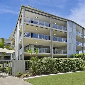 https://on-the-bay-apartments.queenslandhotels.net